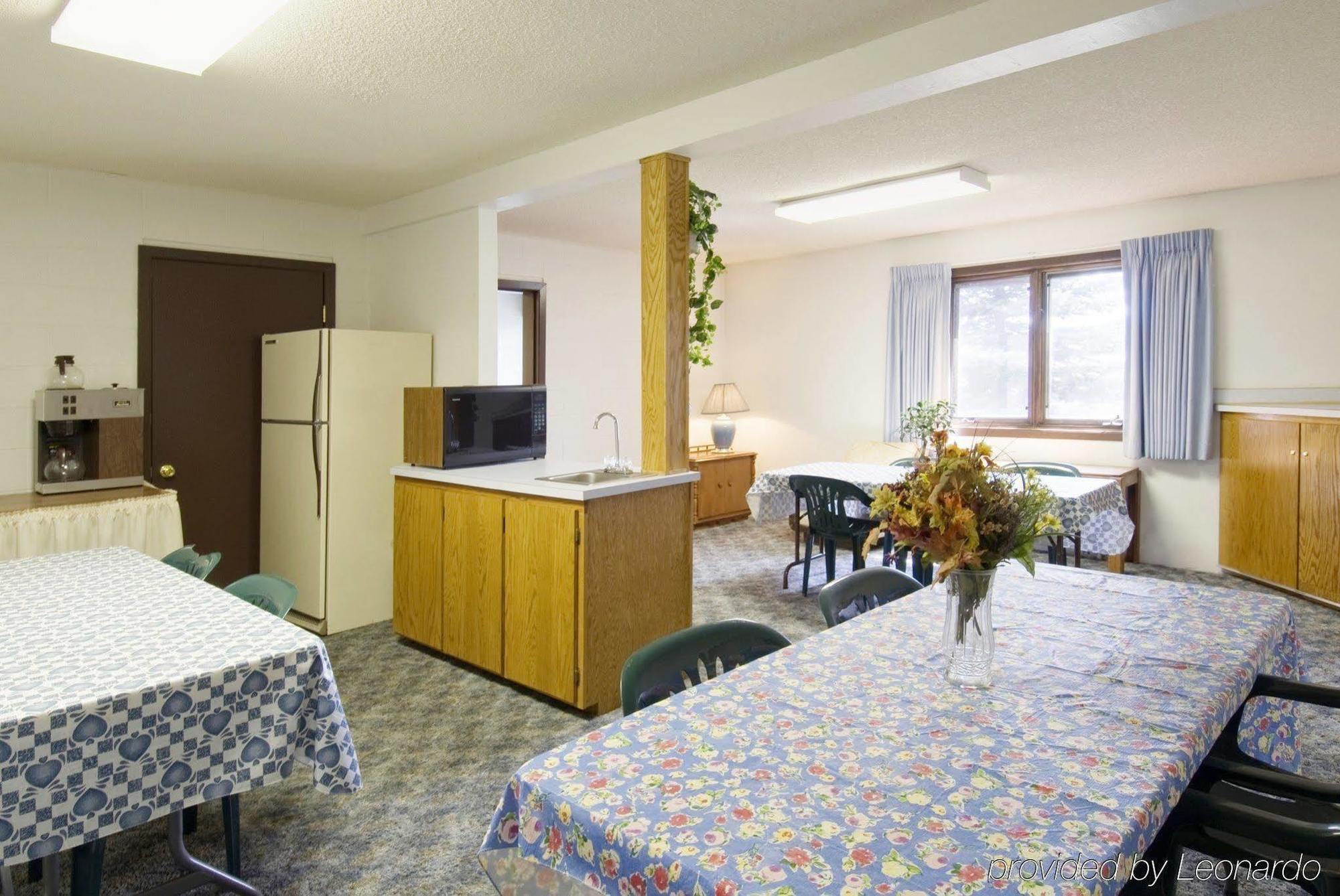 Americas Best Value Inn Laramie Ruang foto