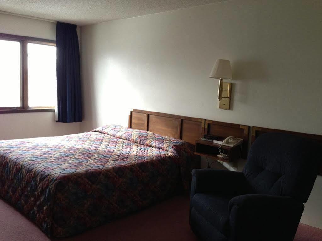 Americas Best Value Inn Laramie Bagian luar foto