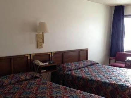 Americas Best Value Inn Laramie Bagian luar foto